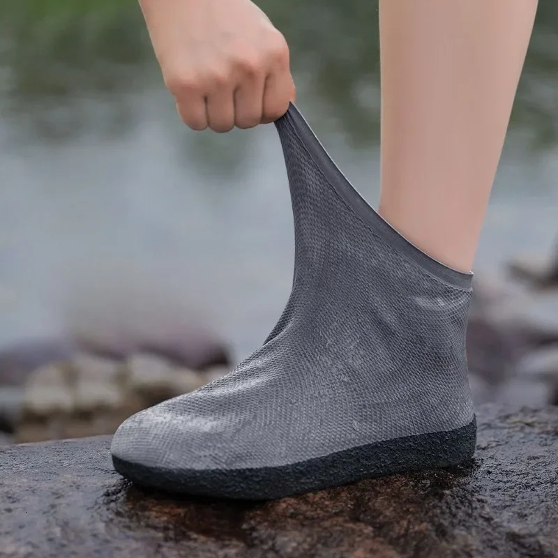 Waterproof and anti slip rainy day mens rain boots lightweight Galoshes mens shoe covers youth fashion original garden 241126