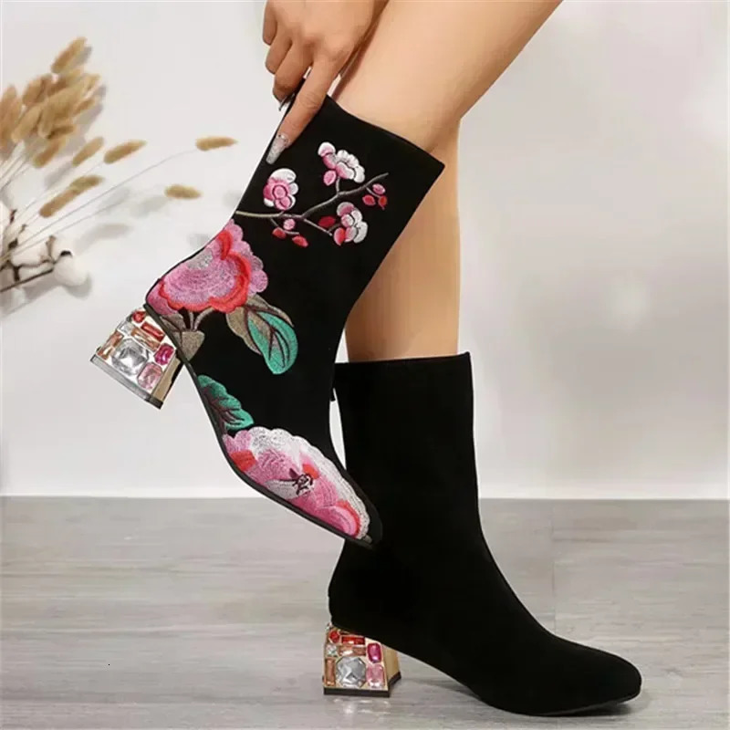 Womens floral embroidered ankle boots winter fashion colorful rhinestone square high heels zipper motorcycle boots retro shoes 241126