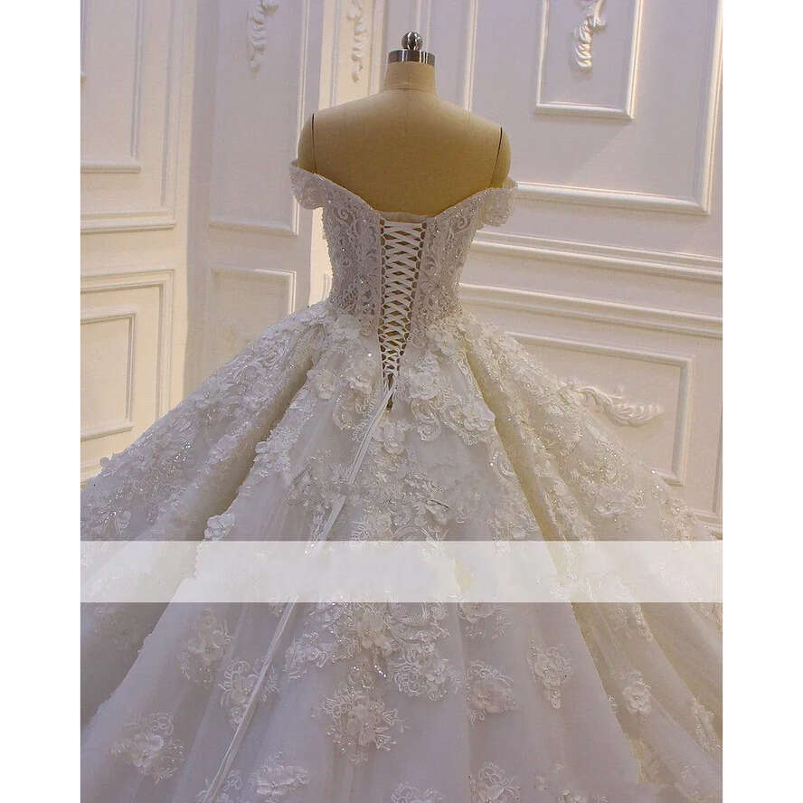 Dubai Sparkly Beaded Off Shoulder Ball Gown Dress 3D Wers Lace Appliqued Princess Vintage Arabic Wedding Bridal Gowns