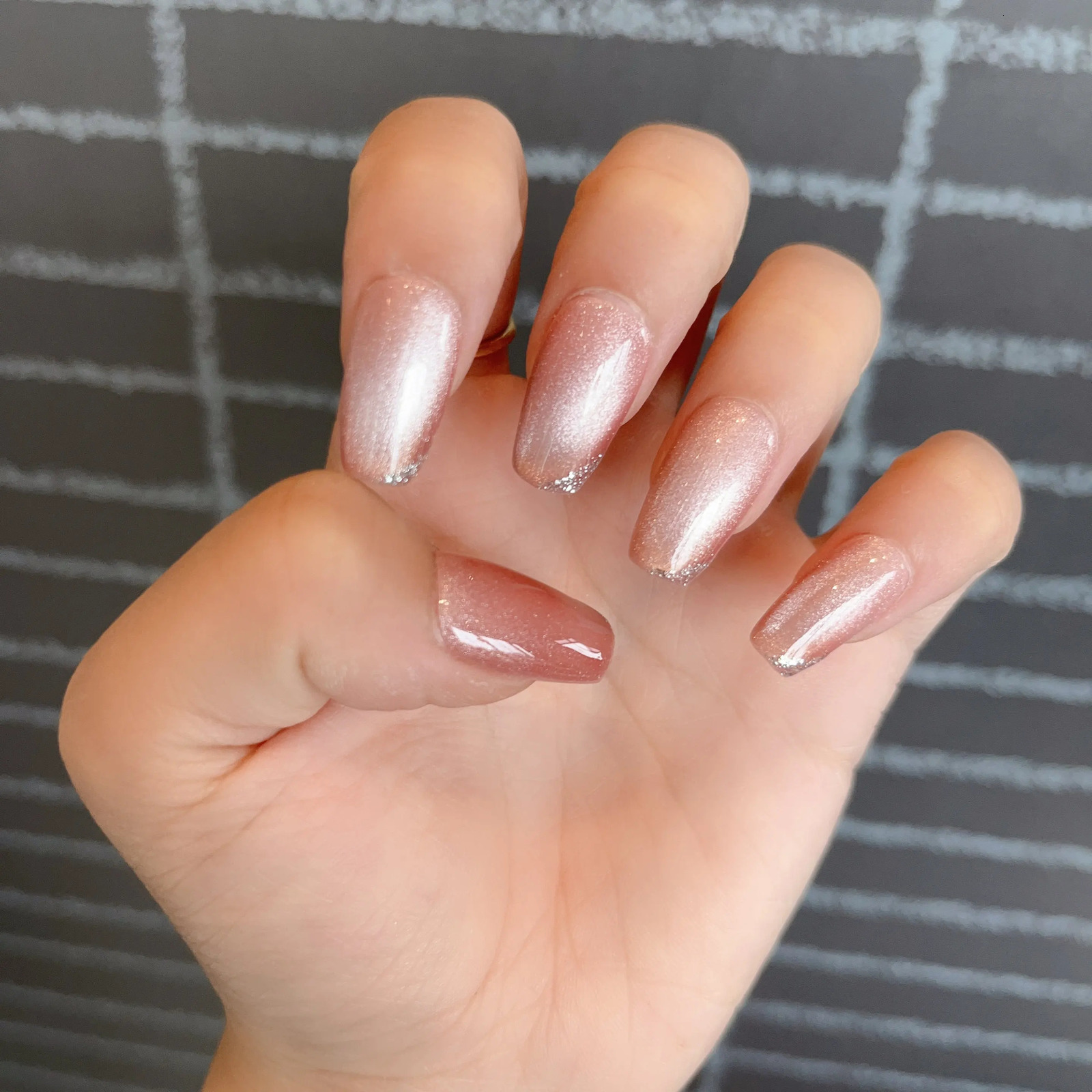 Emma Beauty hand presses nails naked pink cat eyes short and simple with a 3D magnetic effect fashionable and cool 241126