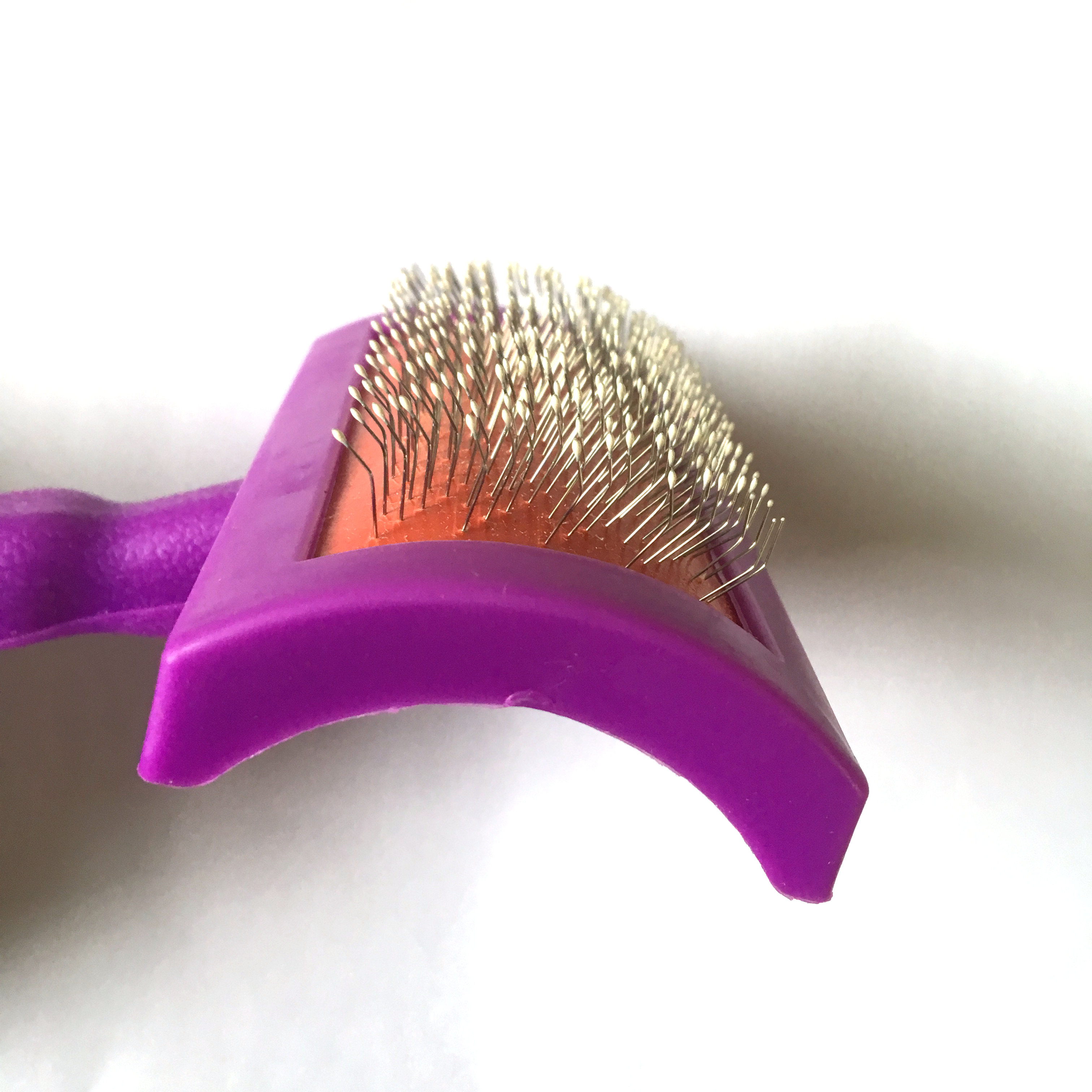 Solid Plastic Handle End Protected Stainless Steel Pins Fixed On Flexible Rubber Pad Dog Animal Poodle Puppy Slicker brush