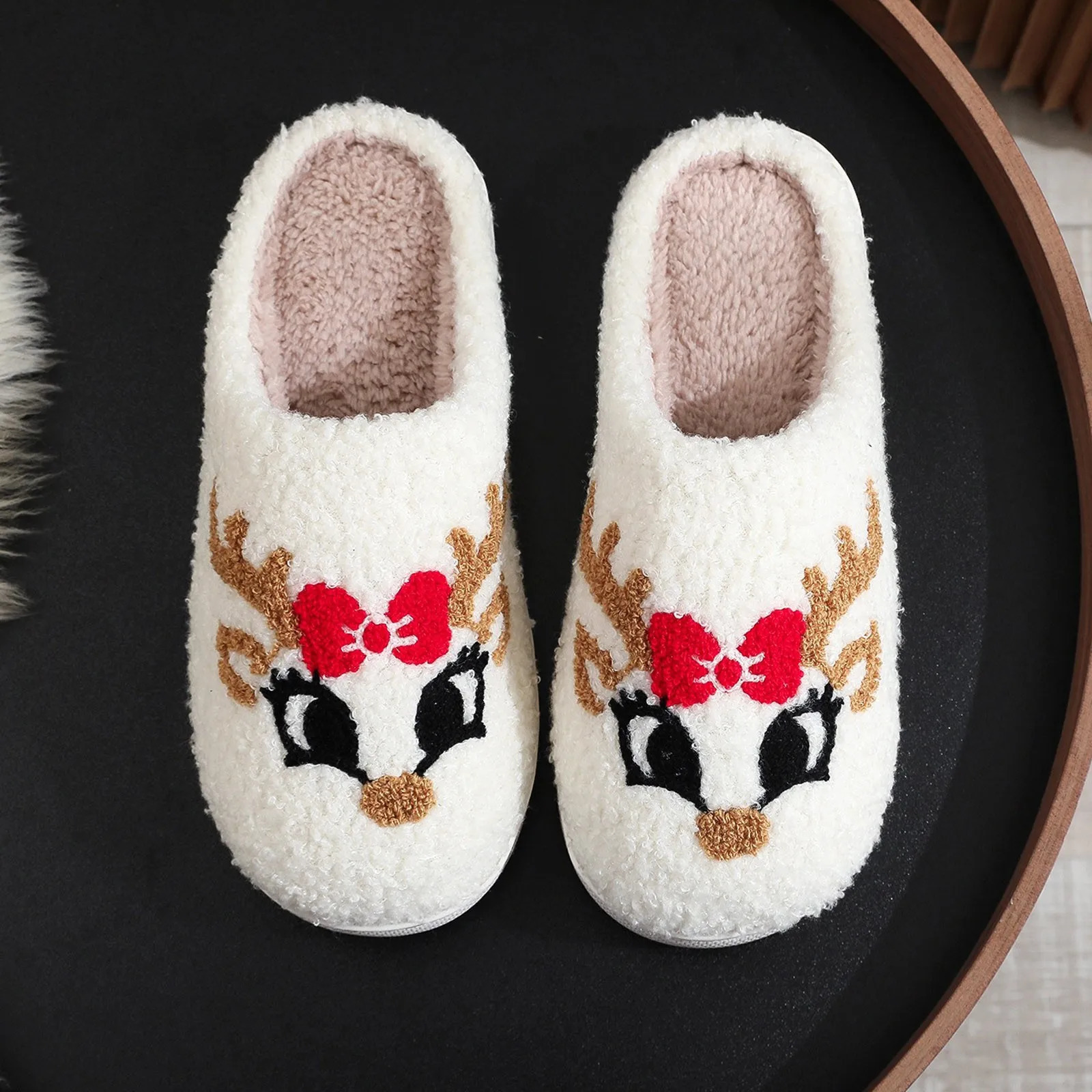 Winter Unisex Cartoon Warm Plush Slippers Christmas Cotton Slippers For Men And Women Indoor And Outdoor Warm Slippers 241126