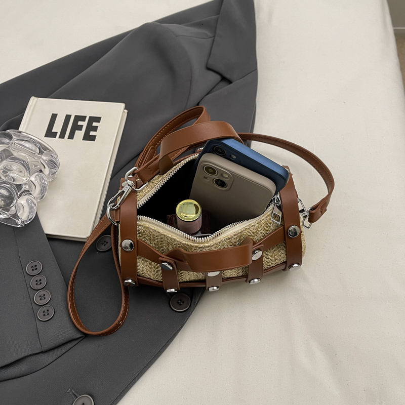 Retro Rivet Women's Cross Woven Bag Bohemian Hollow Straw Designer Handbag Women's Girl Single Shoulder Crossbody Bag Mobile Wallet Small Ro