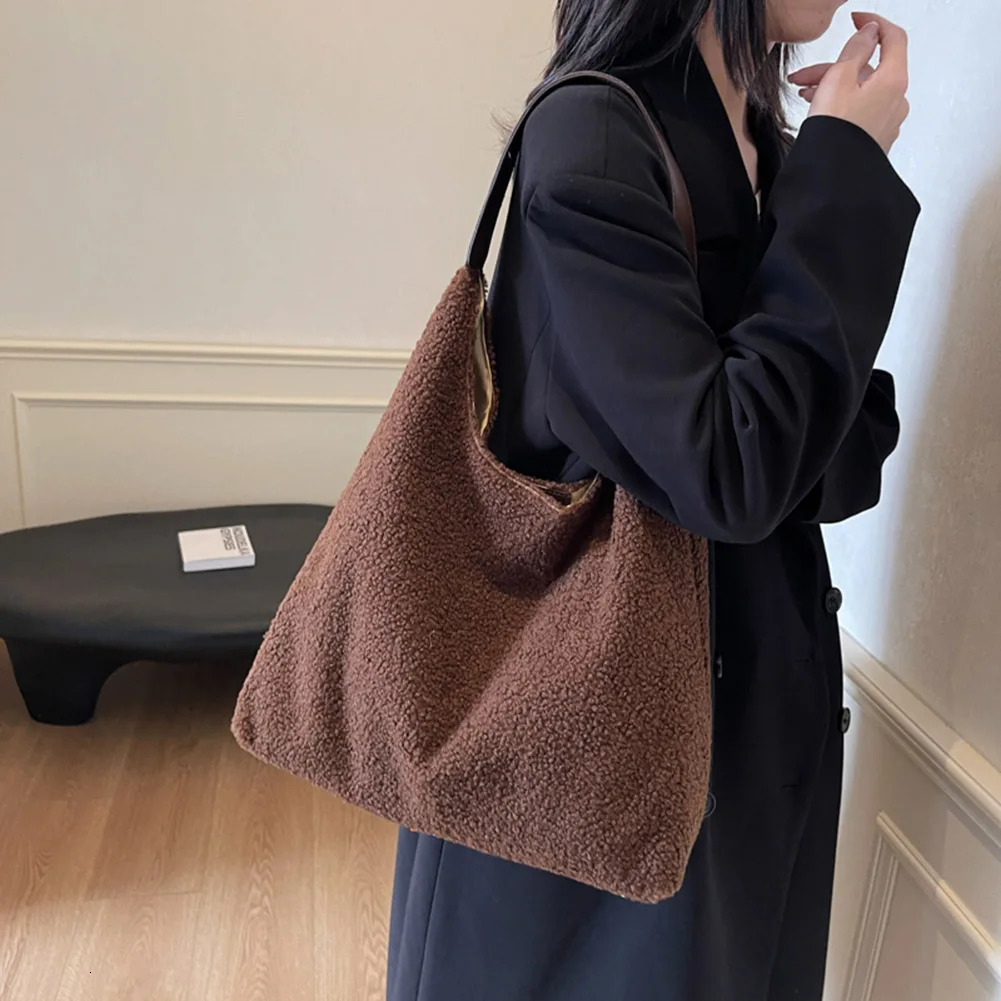 Lamb Wool Underarm Bags for Womens Large Capacity Fluffy Handbag Solid Color Trendy Tote Autumn Winter Furry Shoulder 241125