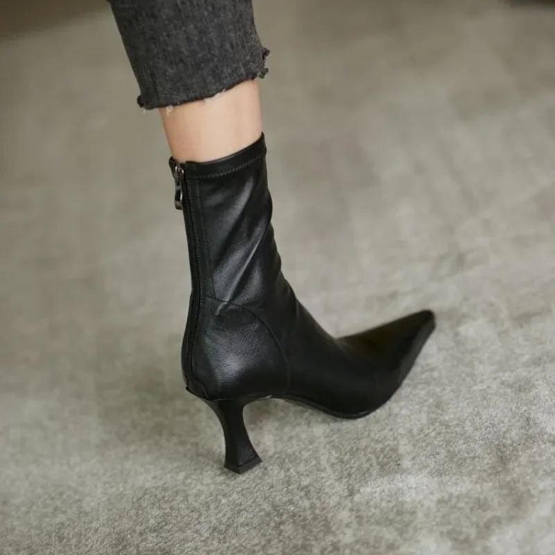 Female Shoes on Sale Zipper Womens Boots Autumn Pointed Toe Solid Short Barrel Mid Heeled Rubber Versatile Fashion Boots 241114