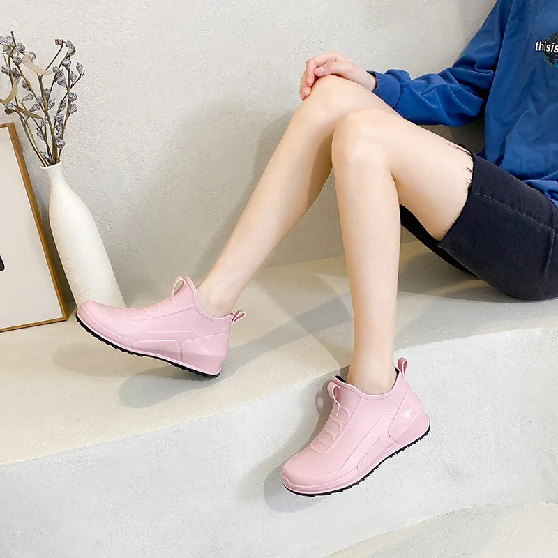 Womens rain boots waterproof rubber boots womens casual sliding in apartment rain boots womens insulated garden Galohes Botas De Chuva 241126