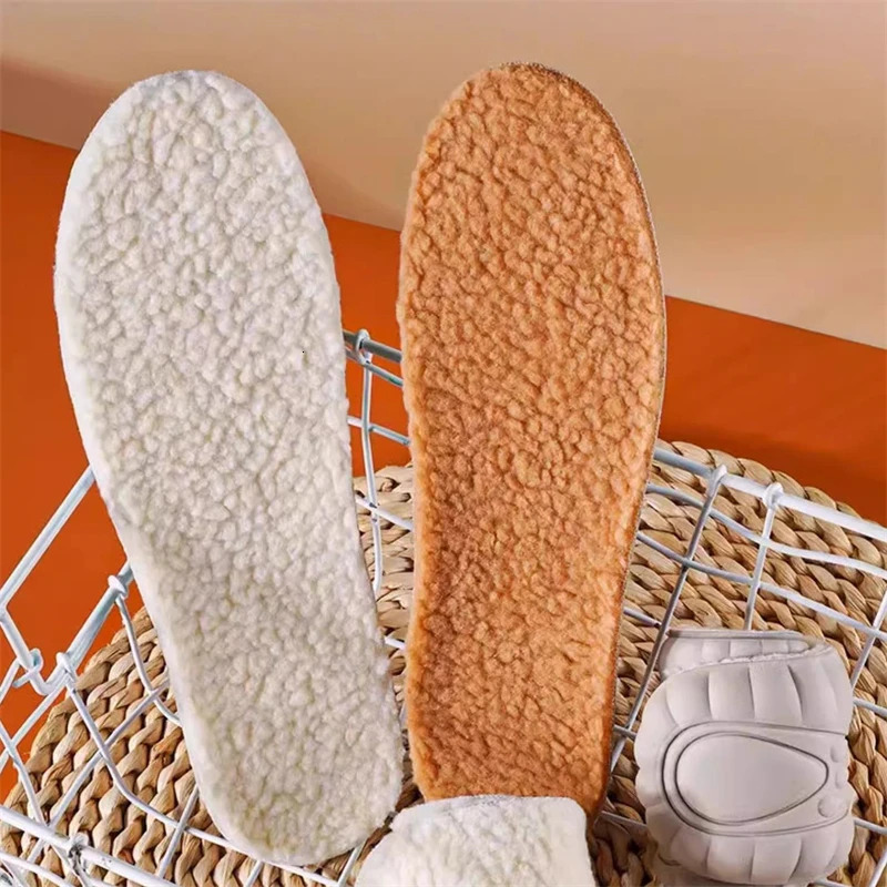 Wholesale 10 pieces/batch of shoe insoles for womens winter cashmere super soft warm latex plush thick snow boots insoles 241126
