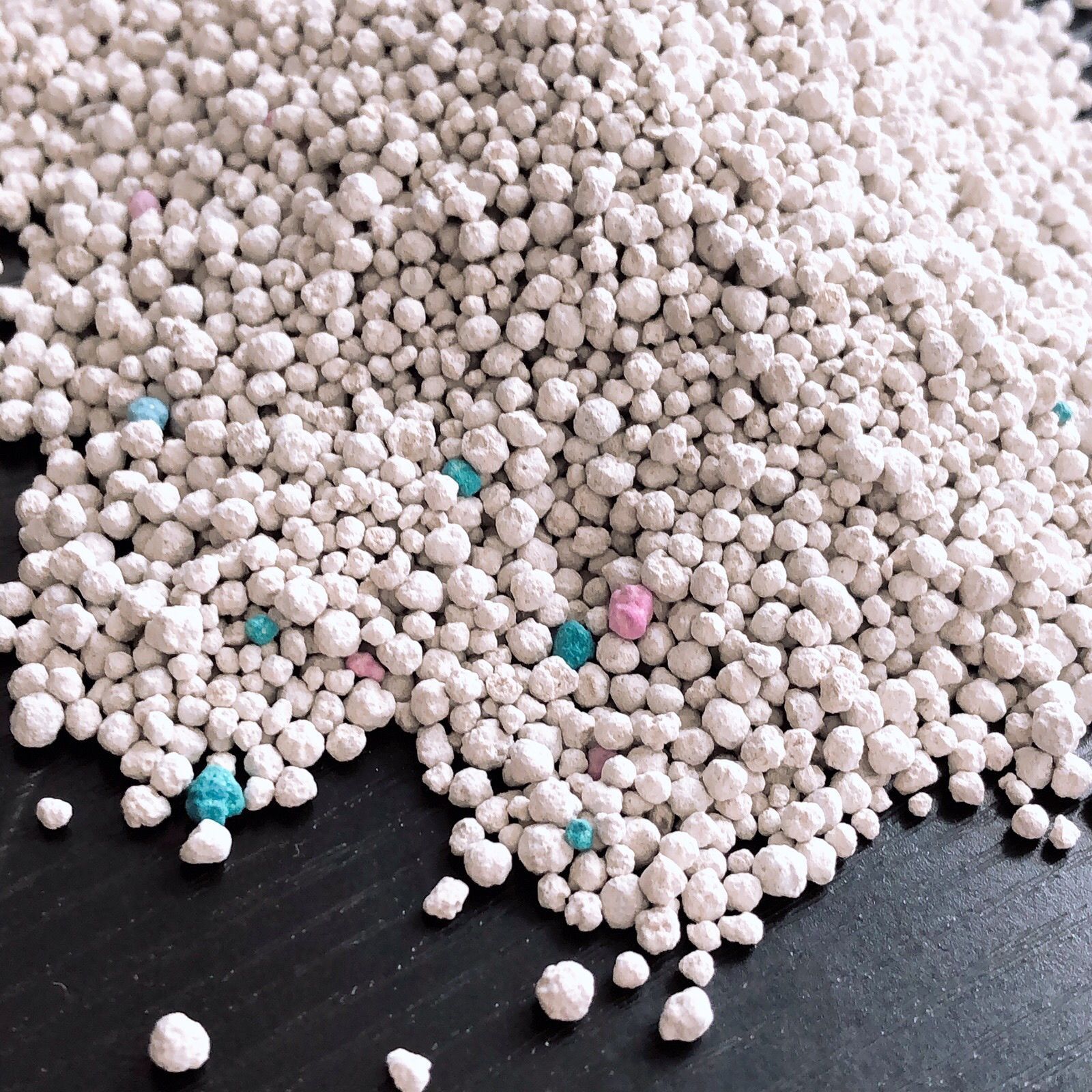 Fresh Taste Easy Clean Cat Litter Sand Price Efficient Clumping Low Dust Bentonite Mineral Cat Sand Litter