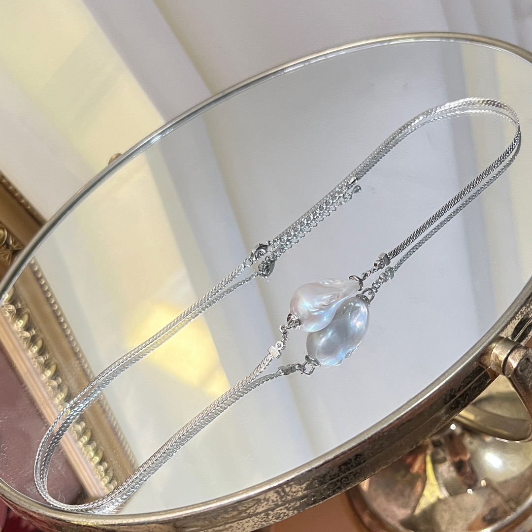 Chic Blue-Toned Pearl Choker with Sophisticated Baroque Accents for Modern Elegance