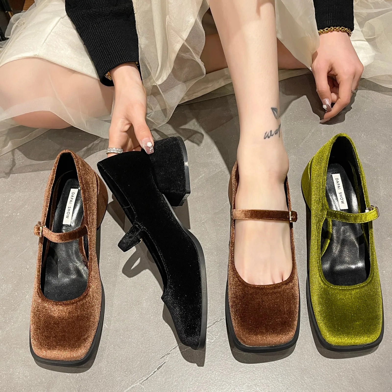 Mary Janes Shoes Female Golden Velvet Square Toe College Style Casual Pumps Fashion Shallow Buckle Shoes High Heel Shoes 241126
