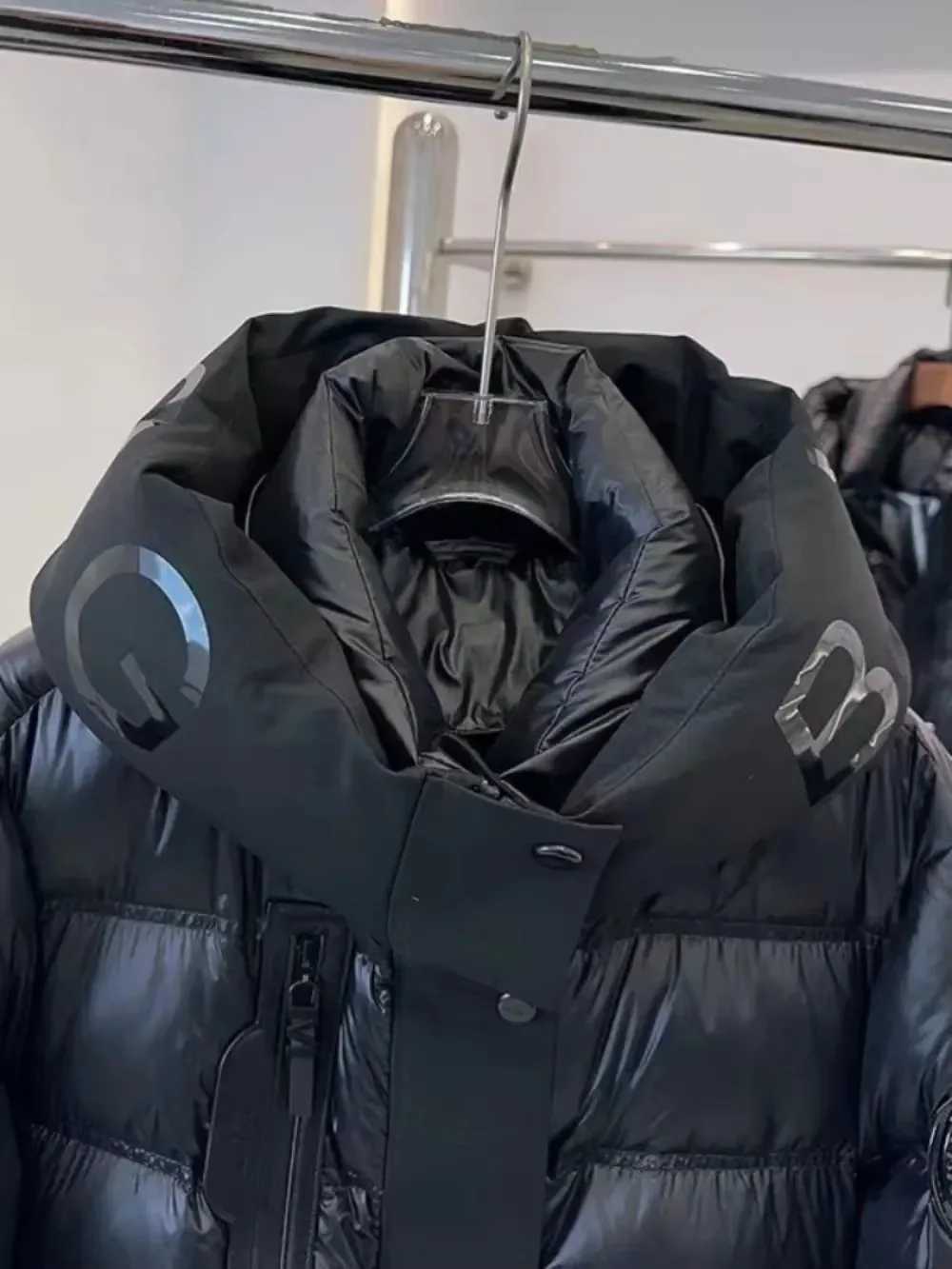 Women's Down Parkas Fashionable black glossy down jacket womens down jacket 2024 new Korean version Hooded Strt shooting casual parka jacket Y241