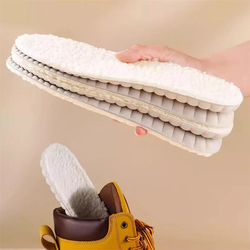 Wholesale 10 pieces/batch of shoe insoles for womens winter cashmere super soft warm latex plush thick snow boots insoles 241126