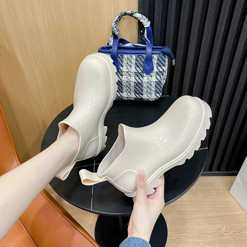 Womens waterproof and anti slip rain shoes womens Galoshes womens kitchen work shoes rubber boots garden rain shoes 241126