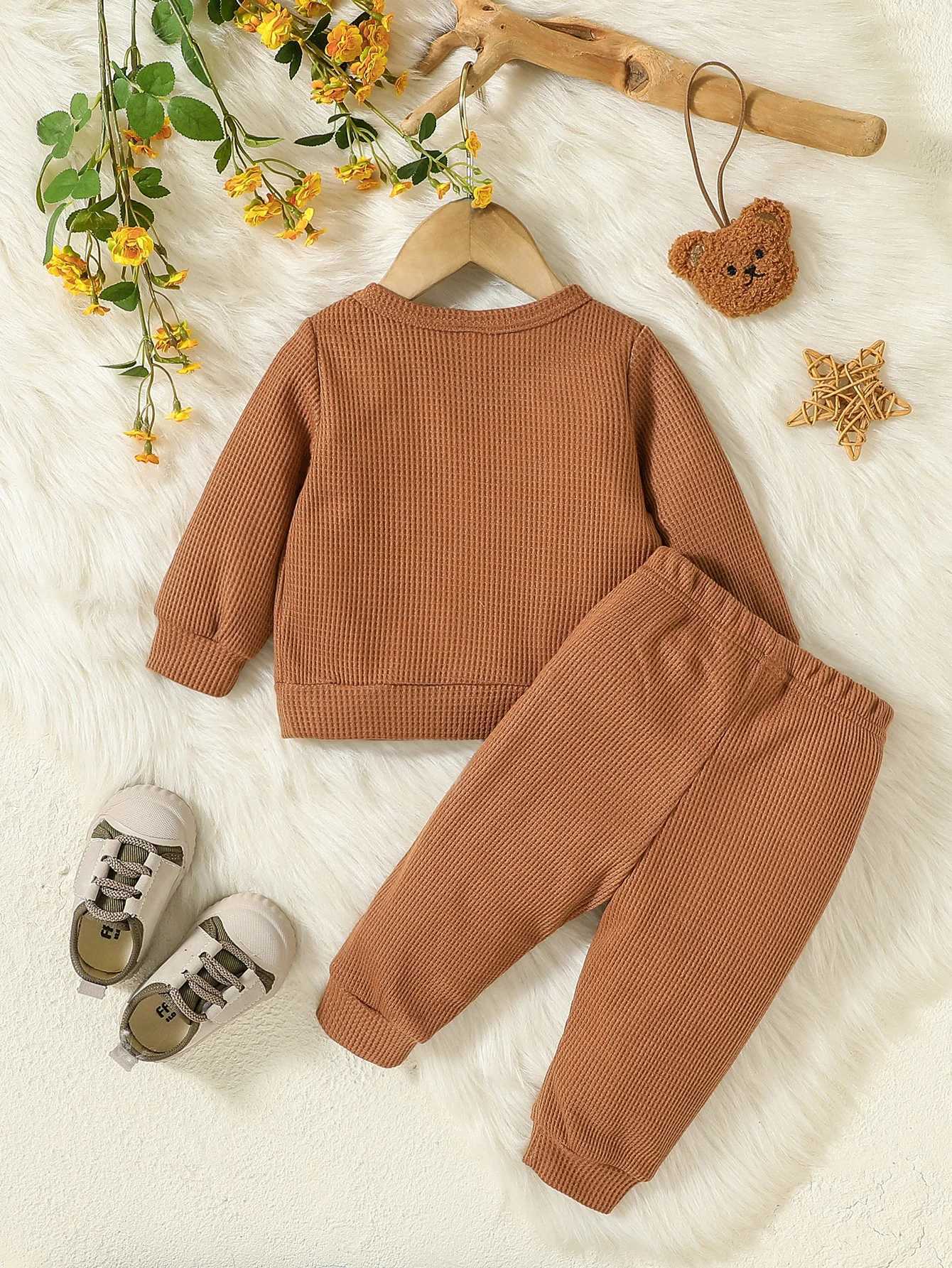 Clothing Sets 2Pcs Winter Autumn Baby Boys Clothes Set Tops Round Neck Long Sleeve Solid Color + Trousers With Buttons 6-24M H241126