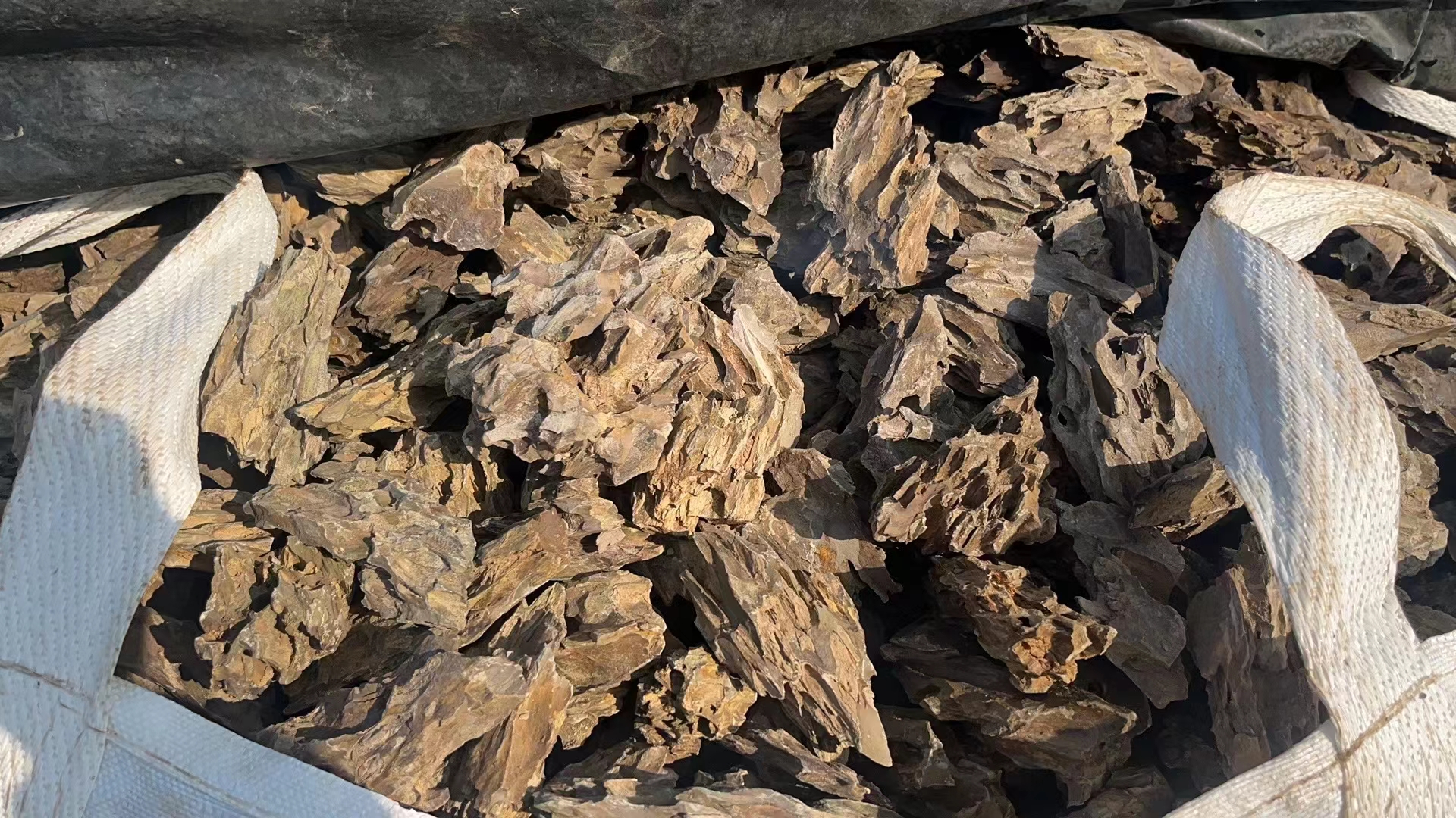 Door to door price small size good quality Dragon Stone Rock Aquarium Decoration Landscape Stone