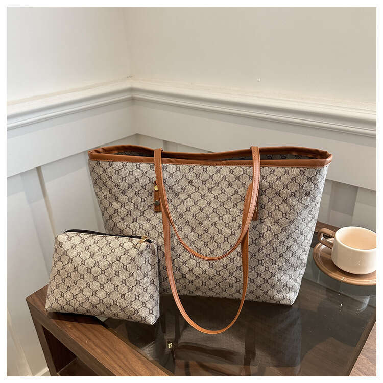 2024 Autumn High end Western Style 100 Handheld for Women's Work Commuting Large Capacity Leisure Tote Bag