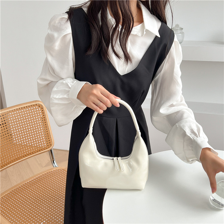 2024 New Trendy and Stylish Simple New Large Capacity Shoulder Commuting Versatile Tote Cross border Women's Underarm Bag