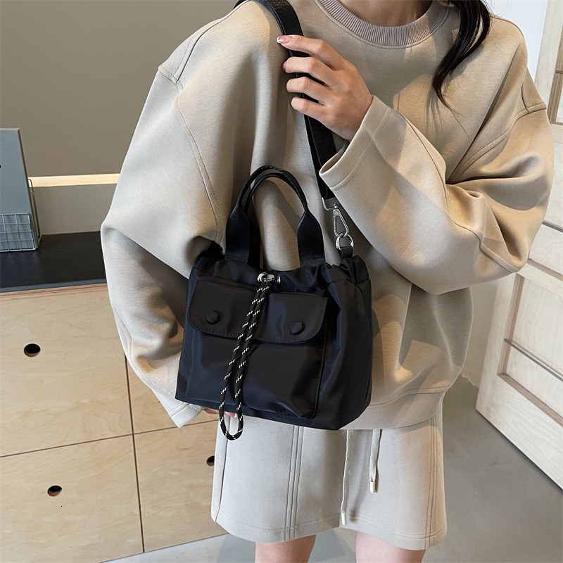 New casual and fashionable minimalist Oxford trend cloth winter new multifunctional drawstring bucket leisure pattern designer shoulder bag trendy han