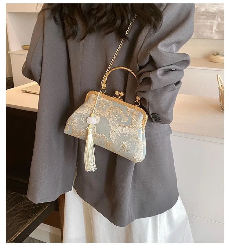 Chinese style womens shoulder bag coin wallet embroidered womens handbag trend 2024 summer womens mobile phone handbag241127bj