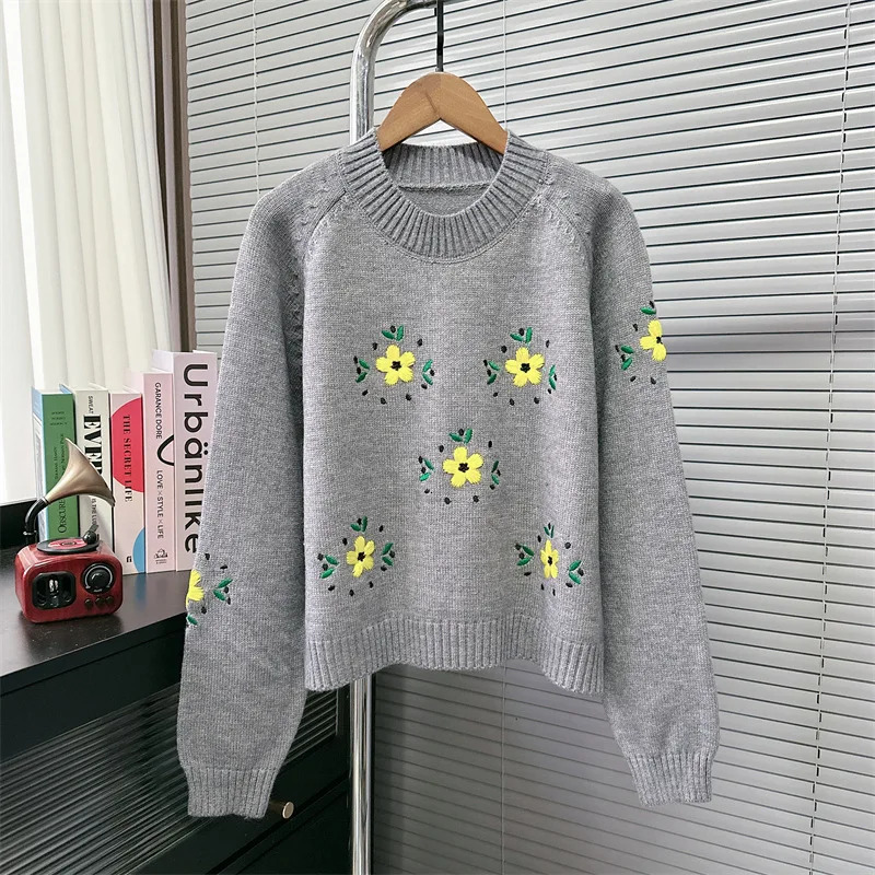 Autumn pregnant womens sweater Korean style long sleeved O-neck big flower embroidery fashion pregnant womens knitted floral top 241126