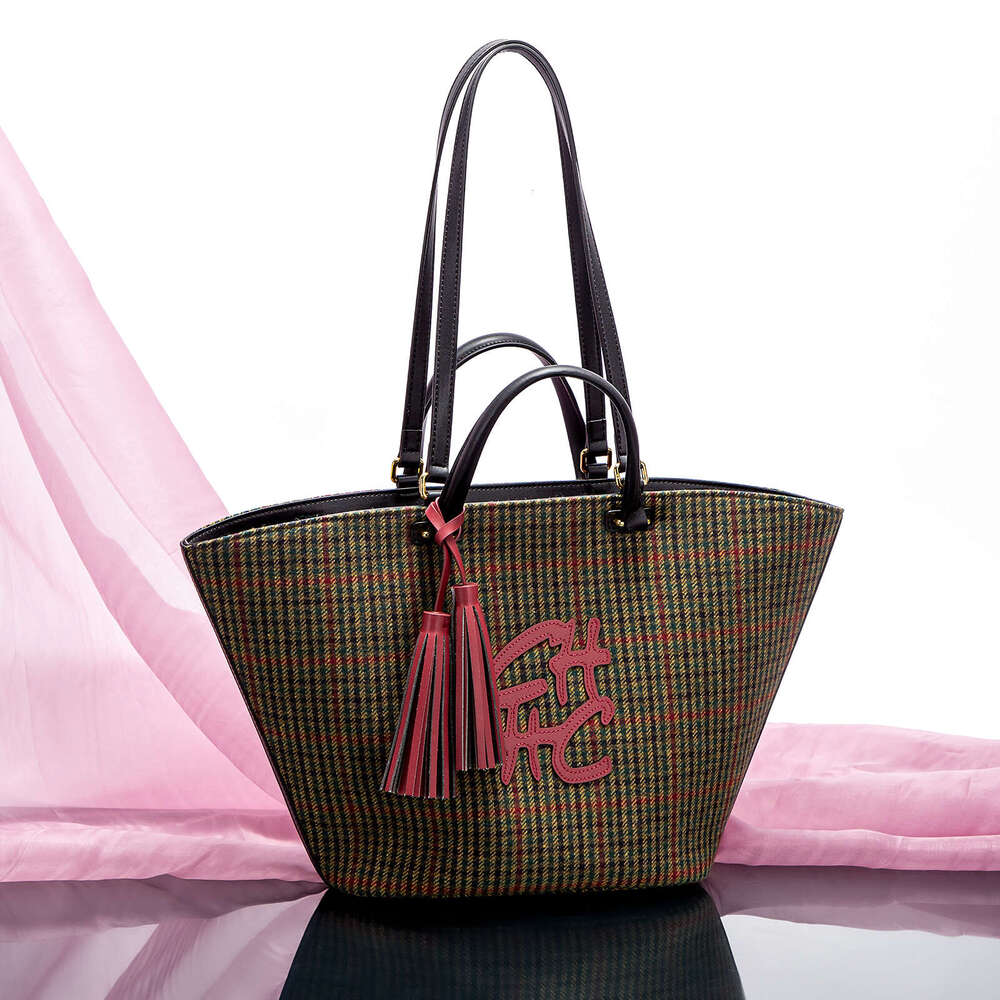 Classic Retro New Checkered Design Business Commuter Large Capacity Solid Color Women's Shoulder Bag