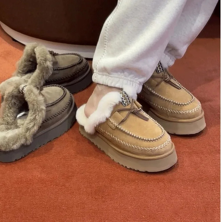 Artificial suede fur exposed slider 2024 winter warm plain woolen shoes wool Moccasins thick sole tassel decoration 241127