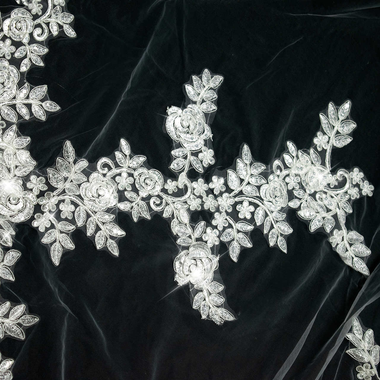 Gorgeous Wedding Veils With Lace Applique Edge Long Cathedral Length Veils One Layer Tulle Custom Made Bridal Veil Bridal Accessories
