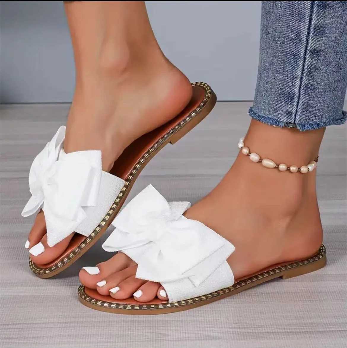 Luxury Summer Bow Knot Sliding Block Womens Outdoor Trend Flat Beach Sandals Womens Flip Shoes Brand Design Womens Sliding Shoes 2024XJ250407