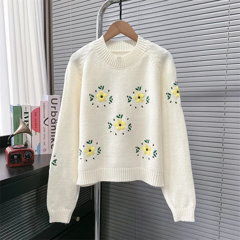 Autumn pregnant womens sweater Korean style long sleeved O-neck big flower embroidery fashion pregnant womens knitted floral top 241126