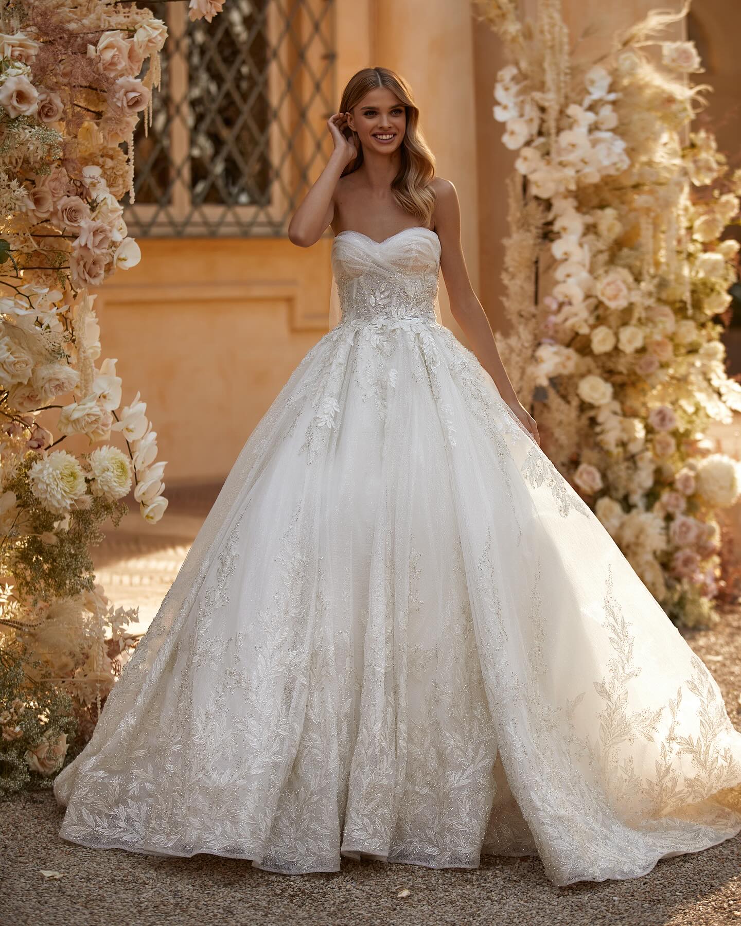 Milla Nova A Line Lace Dress Sweetheart Country Wedding Dresses Backless Beaded Pearls Vestidos De Novia Sweep Train Designer Bridal Gowns 0616