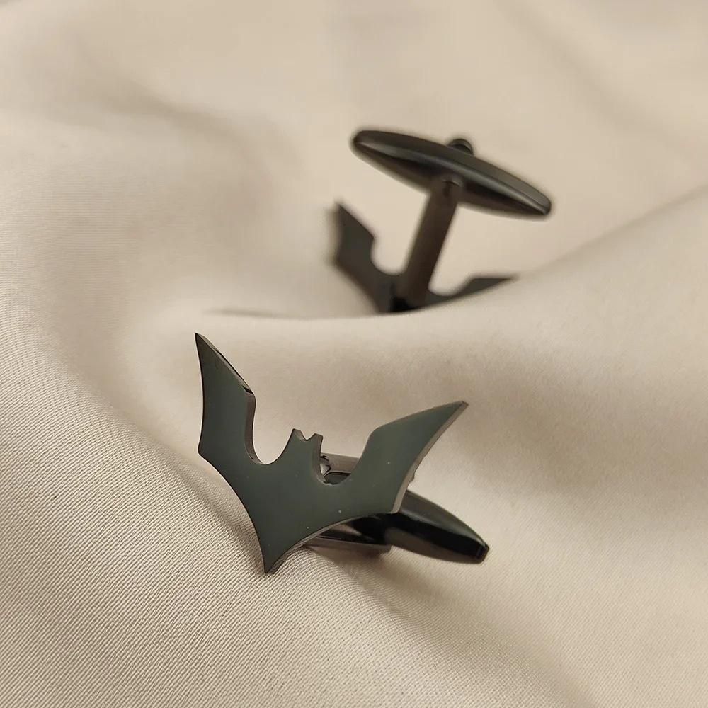 Bat Cufflinks for Men Sleeve Wrist Buttons Shirt Clasps Stainless Steel Cuff Buckle Wedding Grooms Jewelry Mens Accessories y241122