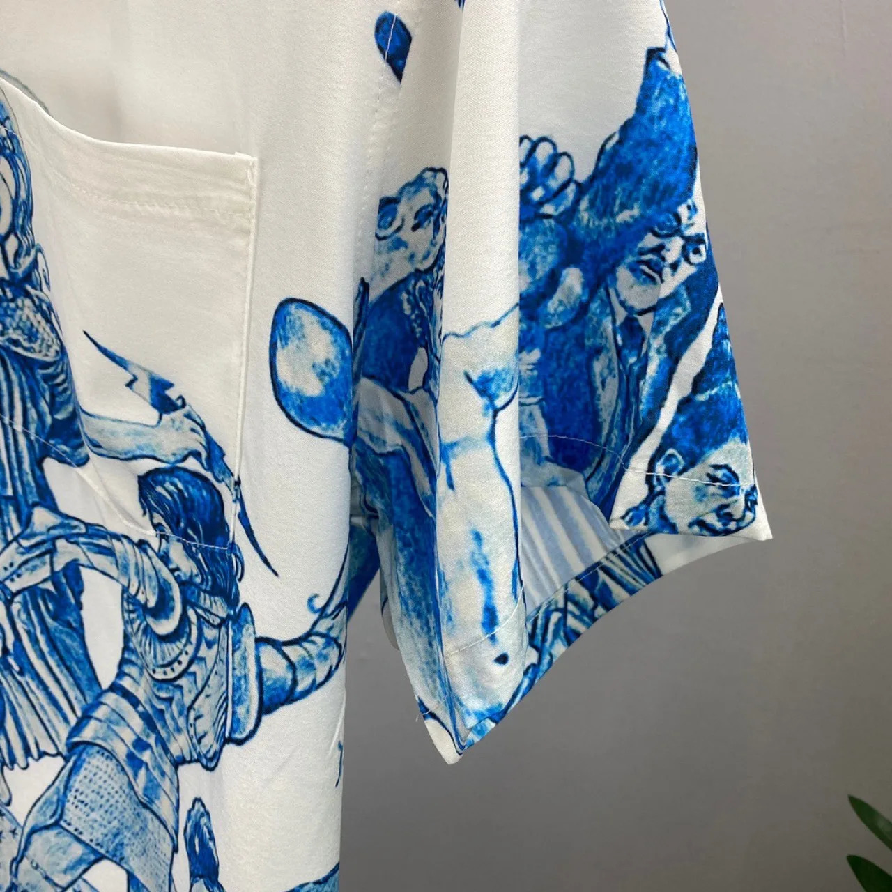Summer Mens Casual Campcollar Short Sleeve Vintage Pattern Print Hawaiian Beach Silk Shirts 240423