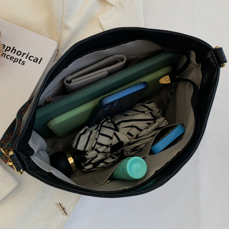 DHwanglijia Chic Large-Capacity designer bag Shoulder Bag Bold Geometric Strap - Stylish Retro Crossbody Essential for Fashion-Forward Girls