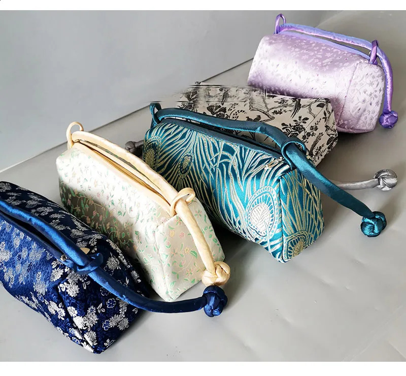 Fashionable Chinese style silk bag womens handbag Japanese handmade embroidery handbag cheongsam womens role-playing bag clutch241127bj