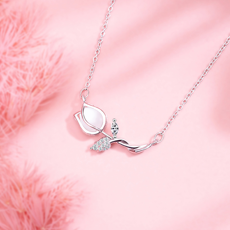 Unique Floral Tulip Charm Necklace for Women - Sleek Stainless Steel Pendant with Trendy Design for Daily Wear