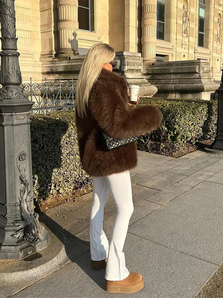 Brown Oversized Stand Collar Faux Fur Coat Fashion Long Sleeve Loose Thicken Jackets 2024 Winter Lady Streetwear 241120