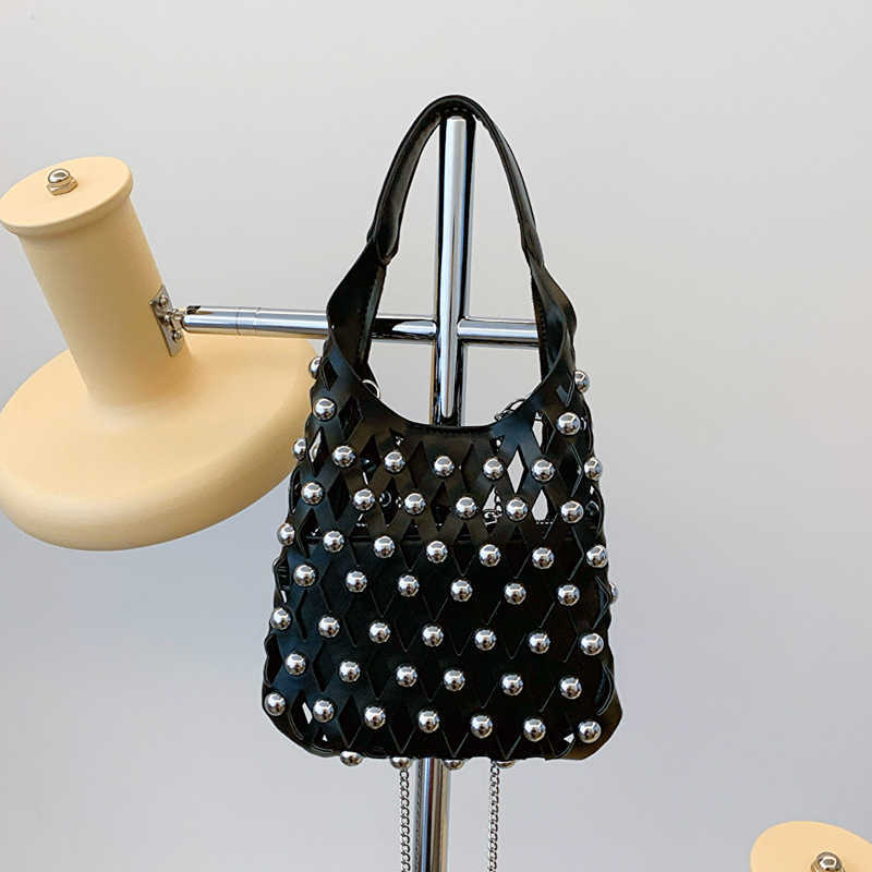 New Womens Bag with Hollowed Out Diamond Pattern Handbag Punk Style Round Rivet Tote Bags Trendy Crossbody Purses 241127