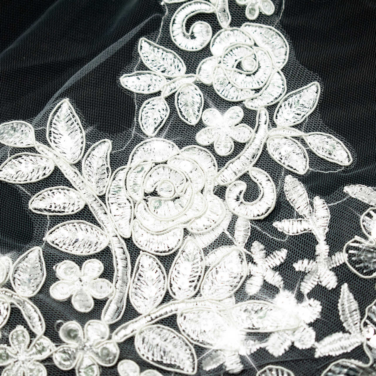 Gorgeous Wedding Veils With Lace Applique Edge Long Cathedral Length Veils One Layer Tulle Custom Made Bridal Veil Bridal Accessories