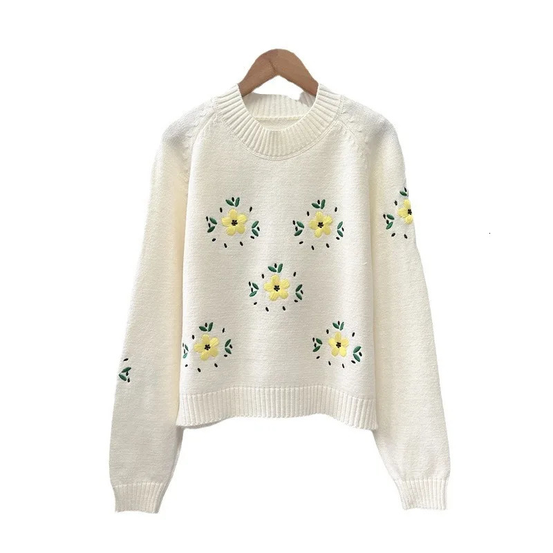 Autumn pregnant womens sweater Korean style long sleeved O-neck big flower embroidery fashion pregnant womens knitted floral top 241126