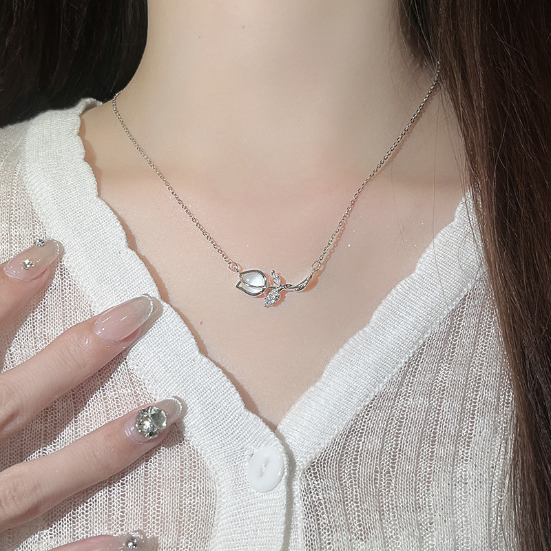 Unique Floral Tulip Charm Necklace for Women - Sleek Stainless Steel Pendant with Trendy Design for Daily Wear