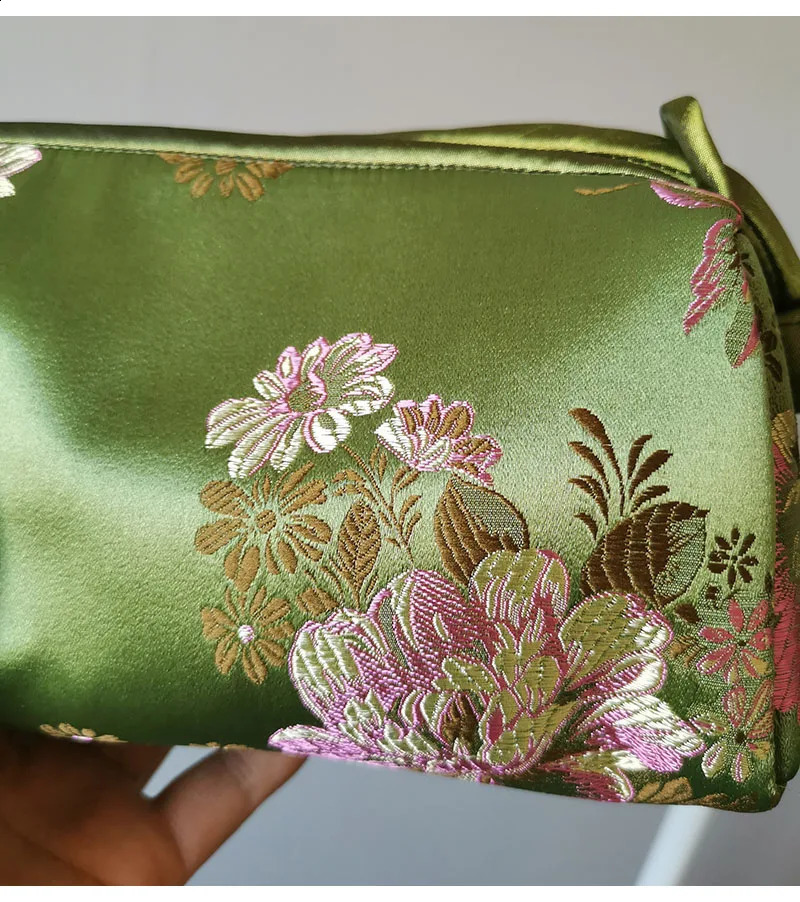 Fashionable Chinese style silk bag womens handbag Japanese handmade embroidery handbag cheongsam womens role-playing bag clutch241127bj