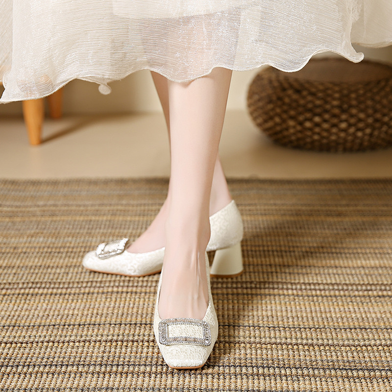 2025 new Women 36f76 wedding shoes Red famous designer chunky pumps pointed toe single footwear bg crystal square buckle atialls woman