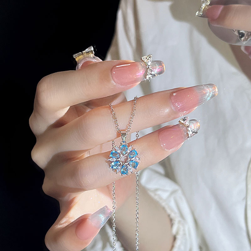 Chic Ladies' Sterling Silver-Tone Blue Crystal Snowflake Pendant Necklace Casual Workwear Accessory