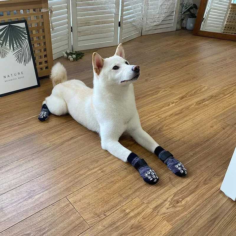 Anti-Slip Dog Socks 4pcs Paw Protector Traction Control Adjustable Indoor Wear Knitted Pet Socks Machine WashableXJ241127