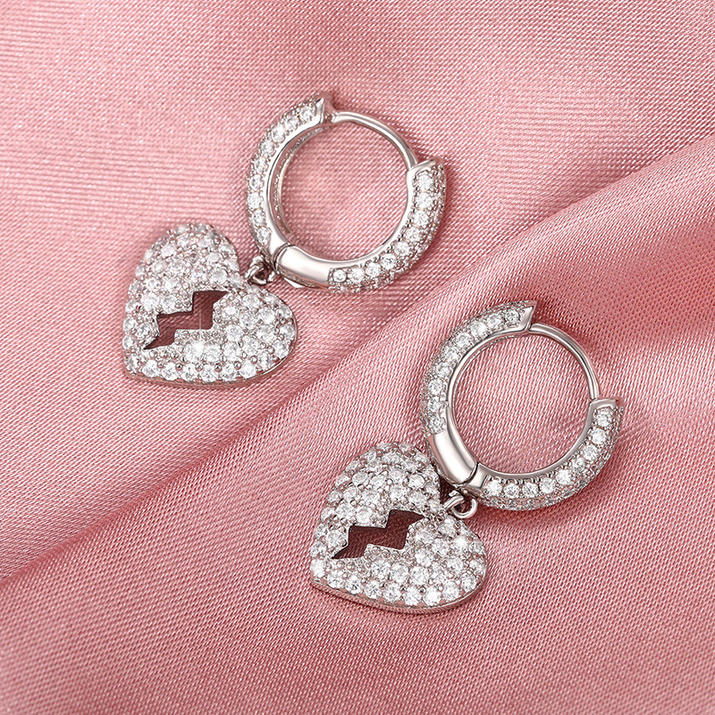 2024 Hip Hop Dangle Earrings Jewelry Gold Fill Full Pave White 5A Cubic Zircon CZ Dia Gemstones Party Women DIY Heartbreak Earring For Men Gift