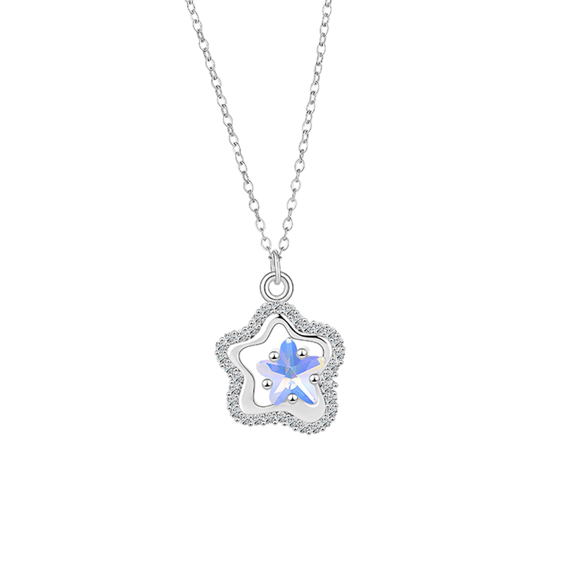 Trendy and Sophisticated Women's Stainless Steel Necklace Featuring a Star Pendant - Casual Yet Elegant Style