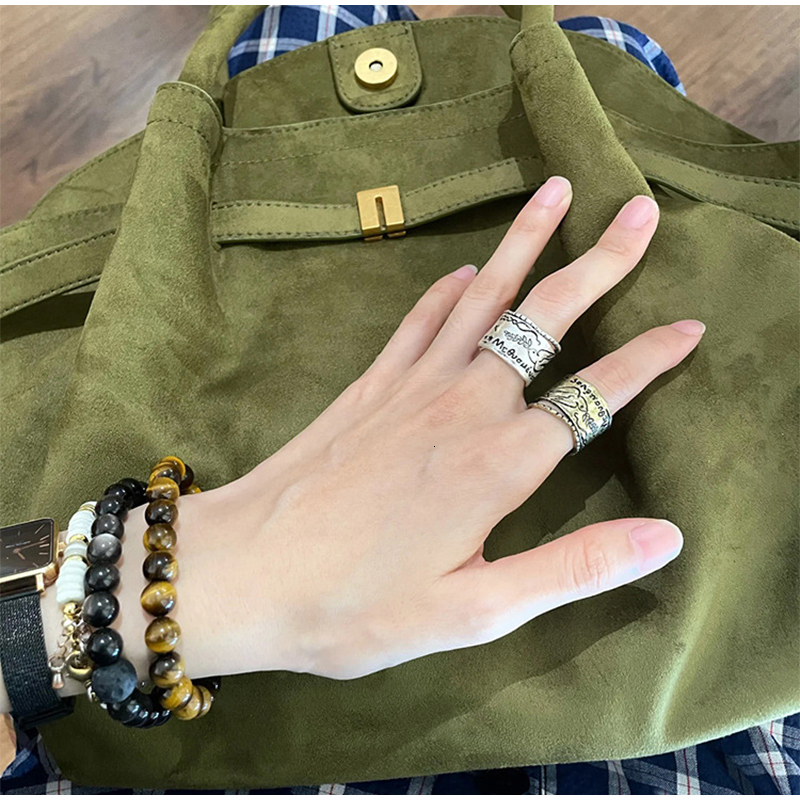 Autumn New Suede Buckle Design Women's Tote Classic Fashion Casual Handbag Retro Versatile Ladies Shoulder Armpit Bag Cartoon Style BagVoyage