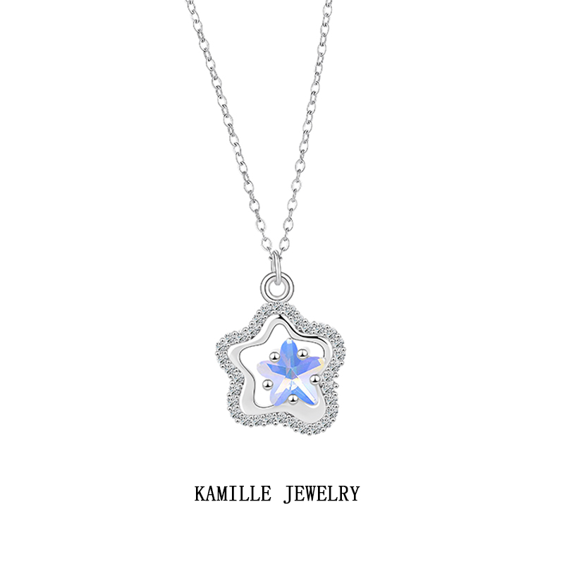 Trendy and Sophisticated Women's Stainless Steel Necklace Featuring a Star Pendant - Casual Yet Elegant Style
