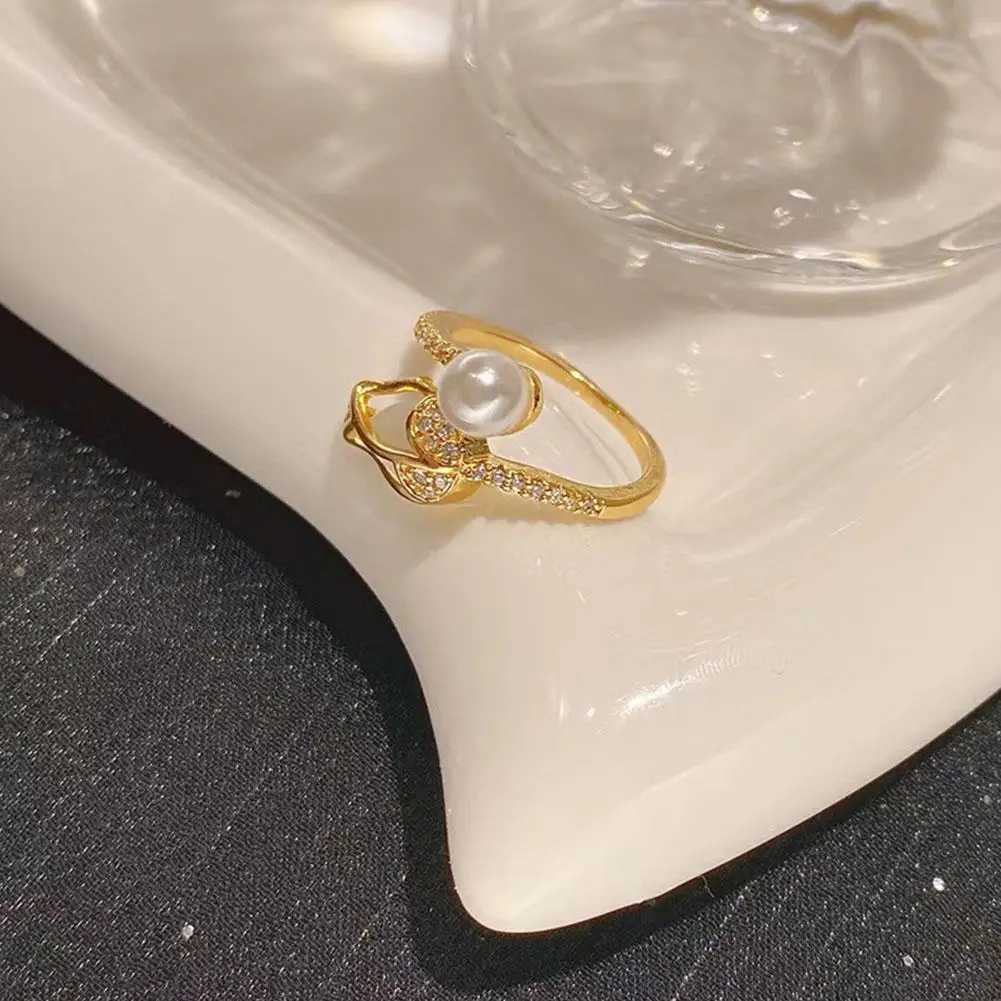 2024 Fashion Tulip Flower Pearl Rings For Women Temperament Pearl Zircon Adjustable Opening Elegant Wedding Party JewelryXJ241127