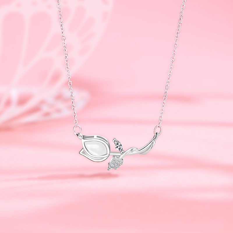 Unique Floral Tulip Charm Necklace for Women - Sleek Stainless Steel Pendant with Trendy Design for Daily Wear